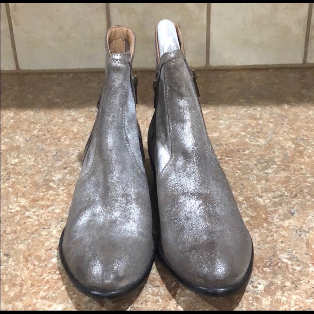 Seychelles New never worn outside shoes!